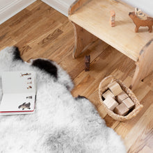 Load image into Gallery viewer, 100% natural Icelandic rugs