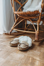 Load image into Gallery viewer, sheepskin moccasins