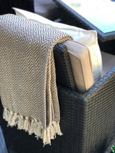 Load image into Gallery viewer, Geometric Pattern Indoor / Outdoor Throw