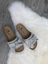Load image into Gallery viewer, Natural white sheepskin rug