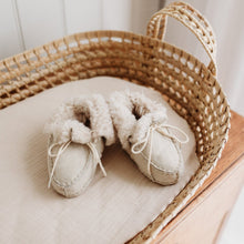 Load image into Gallery viewer, Luxury Lambwool Lined Baby Booties