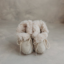 Load image into Gallery viewer, Luxury Lambwool Lined Baby Booties